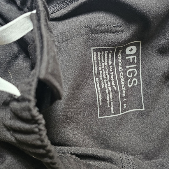 FIGS Men's Medical Scrub Set - Picture 6 of 8